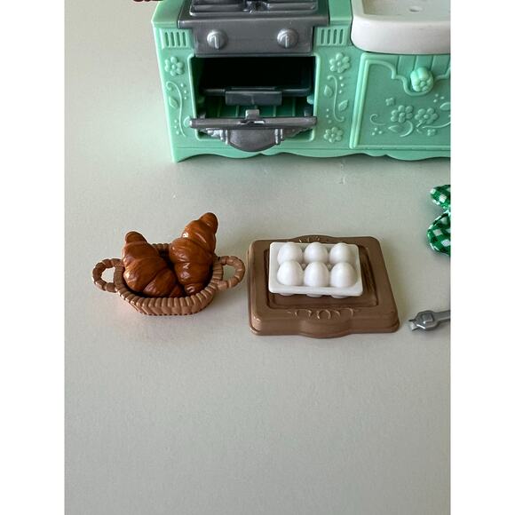 Kitchen Green White Calico Critters Sylvanian Families Mixed Accessory Toy Lot - Picture 4 of 7